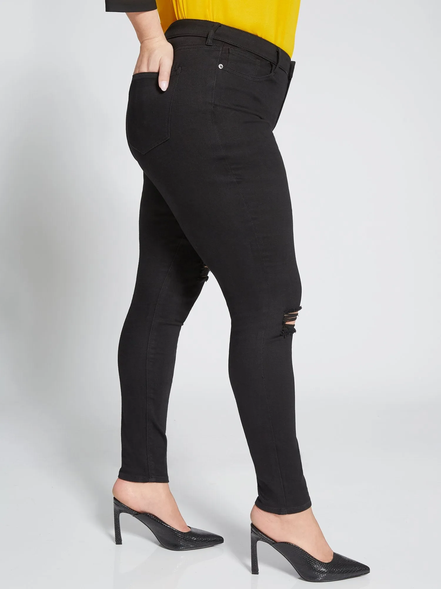 Essential Mid-Rise Super-Skinny Jeans - Black