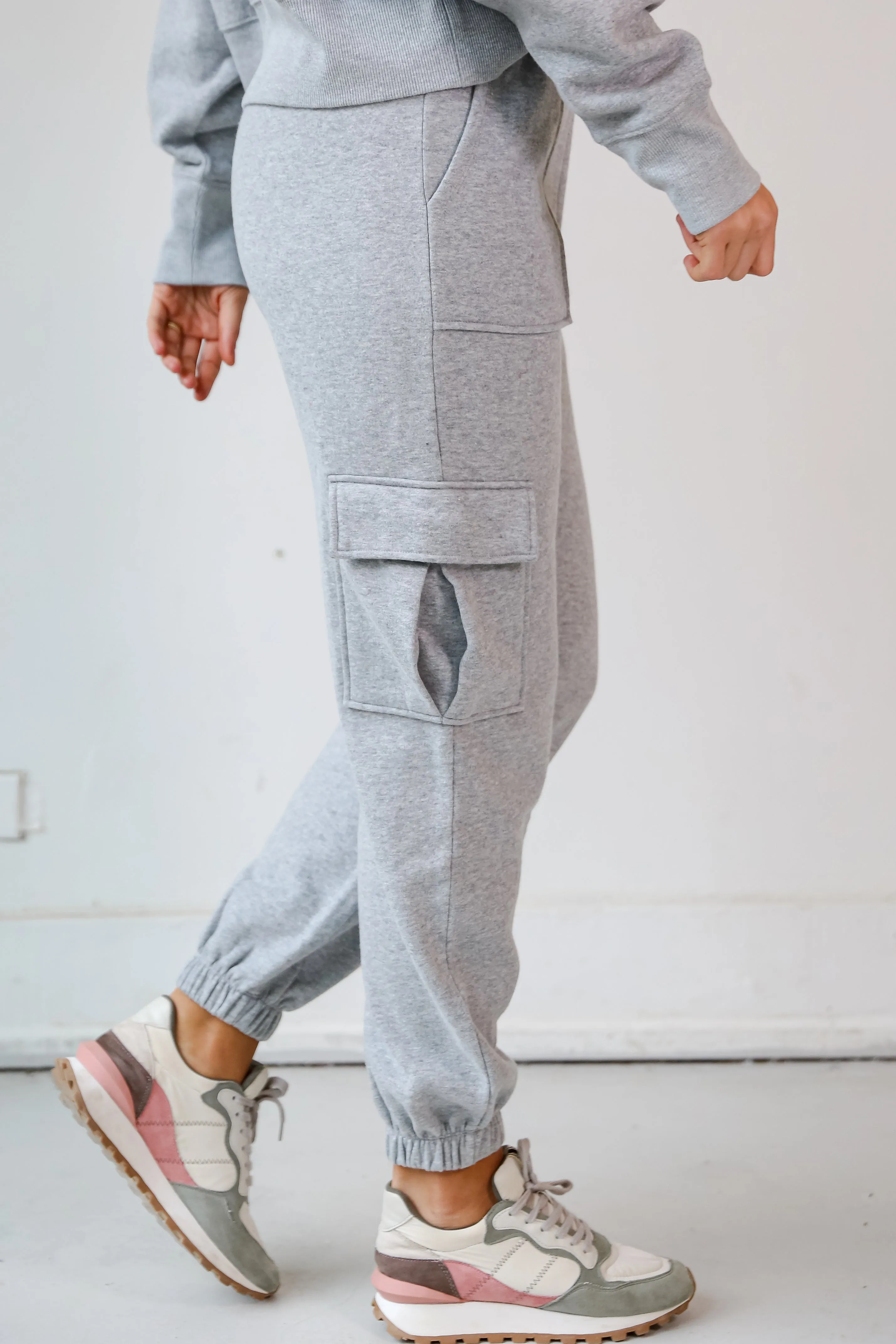 FINAL SALE - Comfy Pursuit Fleece Cargo Jogger Sweatpants - DOORBUSTER