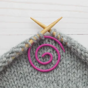 Fox & Pine Stitches Spiral Cable Needle - Pink Spiral