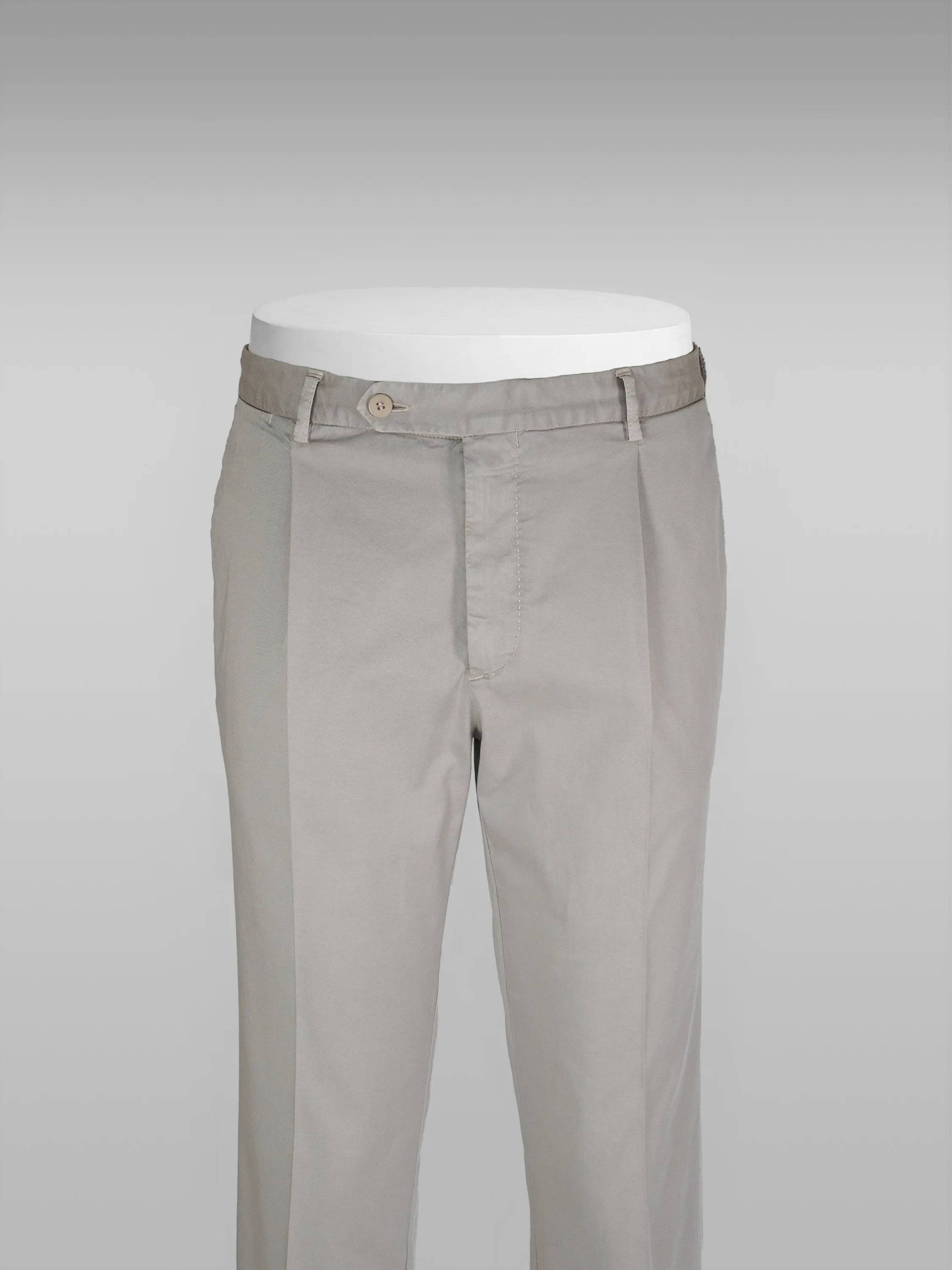 Light beige cotton supima sport trousers 1 pleat