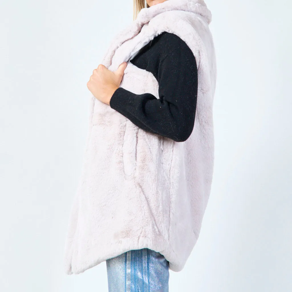 Stylish sleeveless faux fur vest wholesale